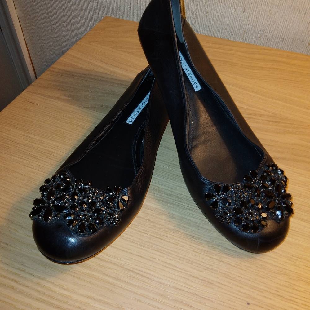 Vera Wang Lavender Lisa Crystal accents black leather ballet flats sz8